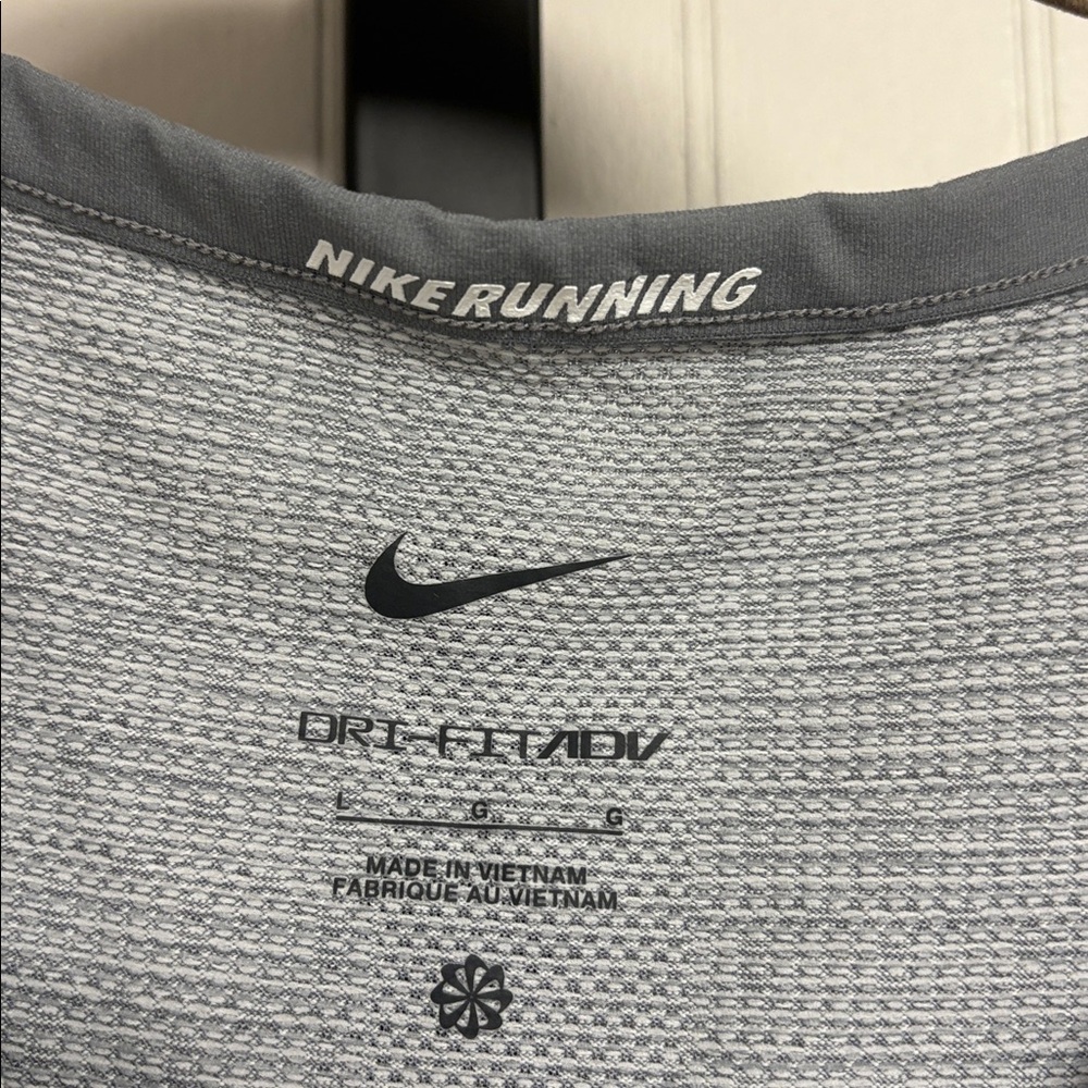 Nike Running T shirt - Picture 4 of 11
